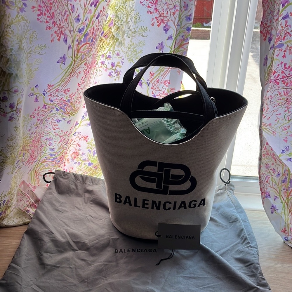 Like New BALENCIAGA Wave medium tote bag